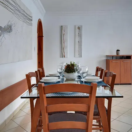 Morina Court - Seaview And Penthouse In St Julians By Shortletsmalta